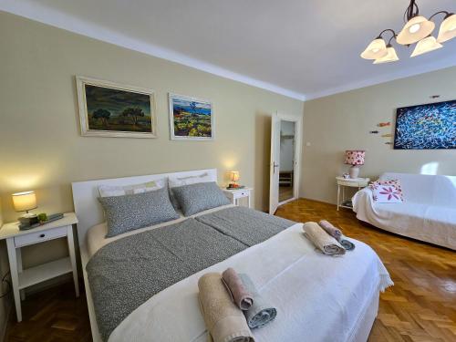 SEVEN - Two-Bedroom Apartment