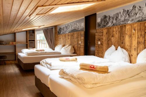 Una cama o camas en una habitación de Bergvilla Vivaldi - Happy Mountain Vibes