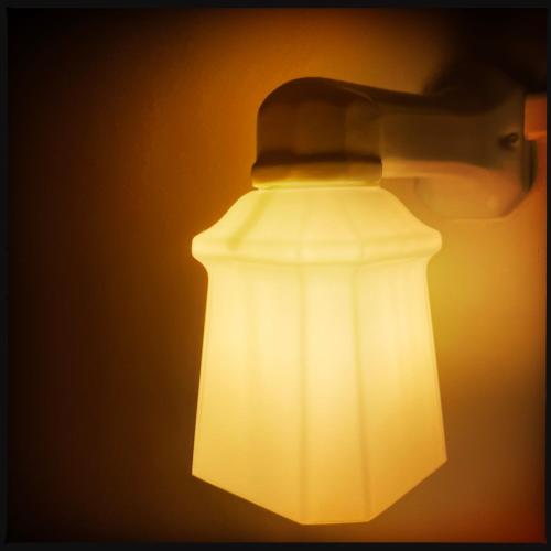 a close up of a lit up light on a wall at B&B Vigne Vierge in Aigne
