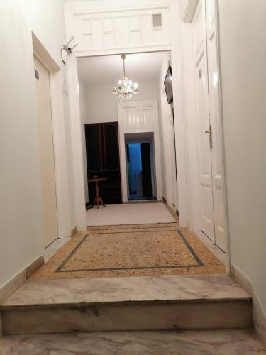 Apartment Atiki metro shared bathroom and kitchen