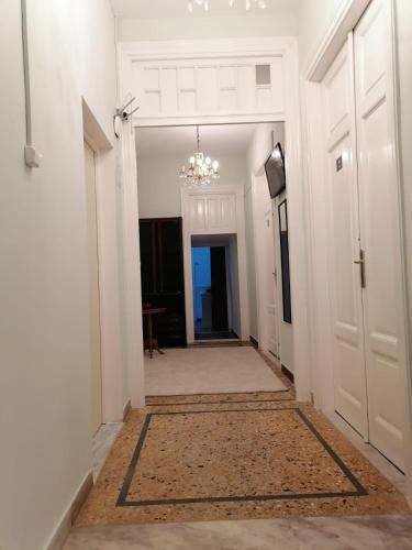 Apartment Atiki metro shared bathroom and kitchen
