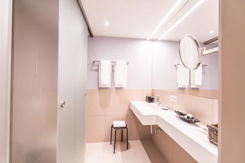 a bathroom with a sink and a mirror at Göttfried - essen trinken schlafen in Linz
