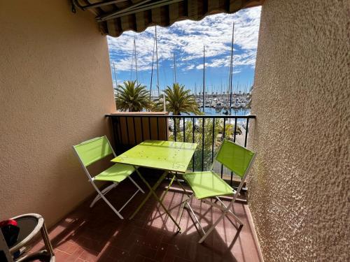 Beau T2 avec piscine, terrasse et WiFi à Gruissan - FR-1-784-23