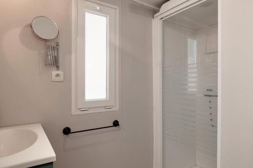 Ένα μπάνιο στο Mobile Home Lège-Cap-Ferret