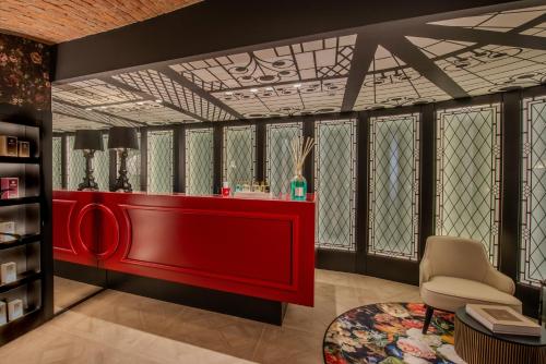 a living room with a red counter and a chair at Nuvole Garden Hotel in Brunate