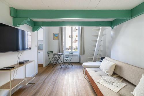 LE PETIT PALAIS avec mezzanine de charme au cœur de Cannes