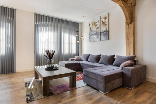 a living room with a couch and a table at B&B Oos Heim in Maria-Hoop