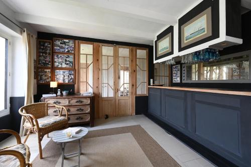 Photo de la galerie de l'établissement 750 Puits Charraud Maison familiale, jardin, piscine, à La Flotte