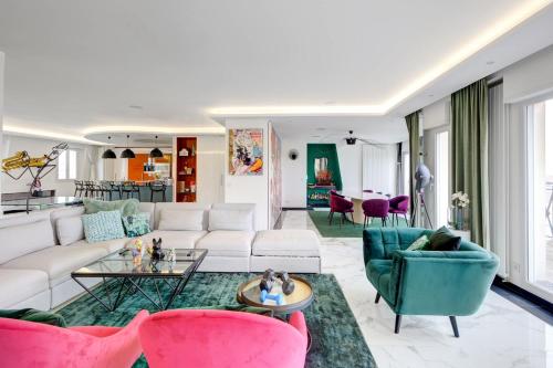 Luxury 406m2 Apartment for 8 with 3 Balconies