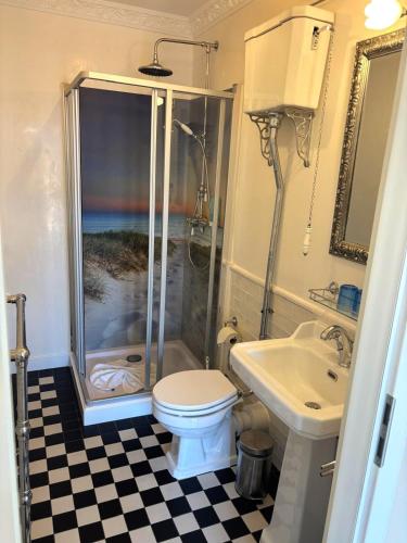 Bilik mandi di Logierhaus am Meer