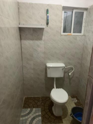 Ένα μπάνιο στο Cozy Apartment in Silicon Yaba