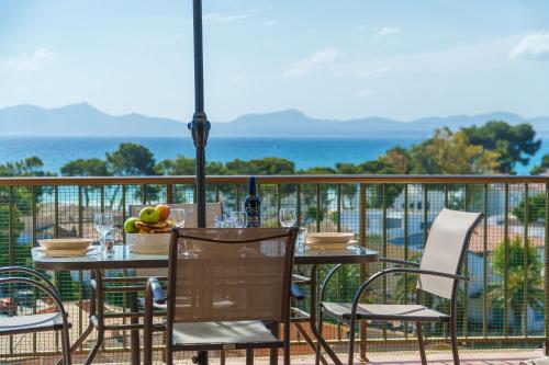 The Shell ll NEW at the beach, with Sea Views and Swimming Pool