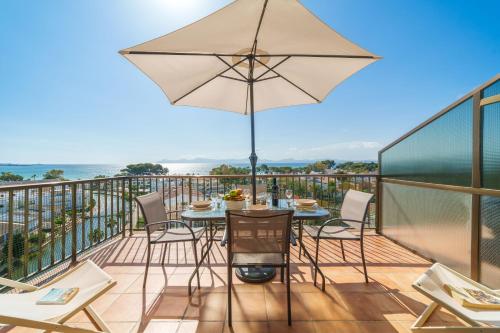 The Shell ll NEW at the beach, with Sea Views and Swimming Pool