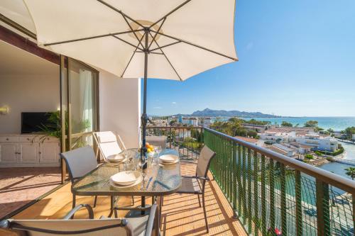 The Shell ll NEW at the beach, with Sea Views and Swimming Pool