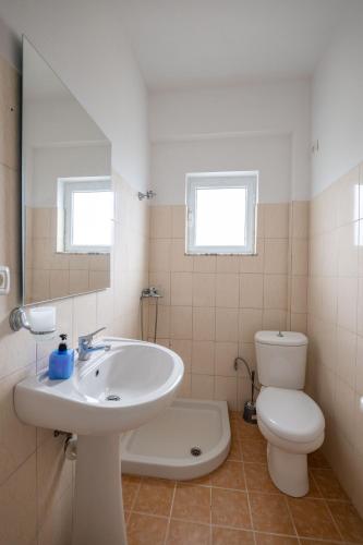 Ένα μπάνιο στο Central Garden Residence Sofia - Free Parking