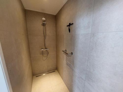 a bathroom with a shower with a shower at Comfort bungalow 02 in Putten