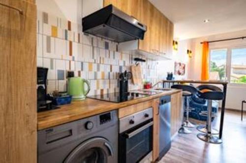 Kuchyň nebo kuchyňský kout v ubytování Duplex Canet proche de la plage