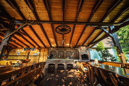 Restaurace v ubytování Pensiunea Călin