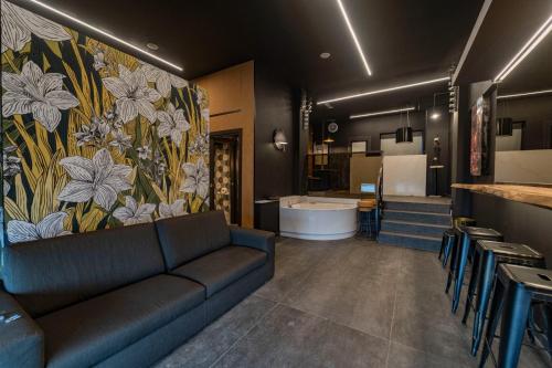 a living room with a couch and a bathroom at Casa Per Bacco in Vallecrosia
