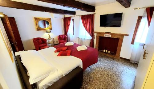 a bedroom with a large bed and a fireplace at Palazzo del Sale, Rialto in Venice