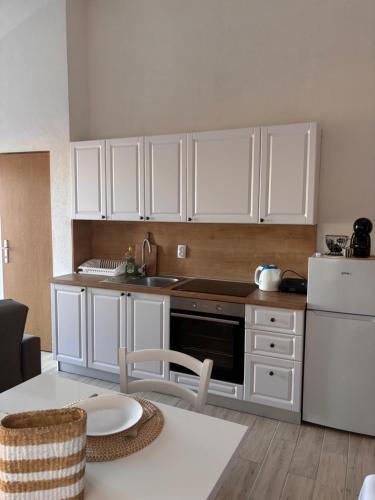 Kuchyň nebo kuchyňský kout v ubytování N E G R O Apartments