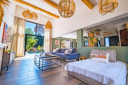 Ruang duduk di Villa Emeraude - luxe, calme & piscine privée