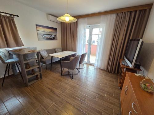 Apartments & Rooms Nensi
