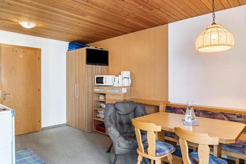 a dining room with a table and chairs at Studio Hochzillertal mit Sauna in Ried im Zillertal