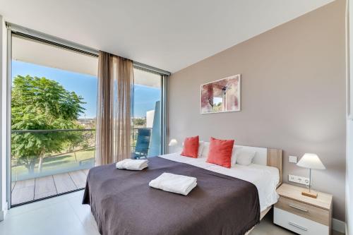 Edge Beachfront 2BR - 3 pools, 1 heated, spa, gym, cowork