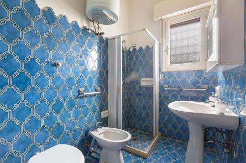 Et badeværelse på Villetta Isla Bonita by BarbarHouse