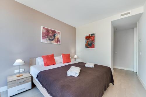 Edge Beachfront 2BR - 3 pools, 1 heated, spa, gym, cowork