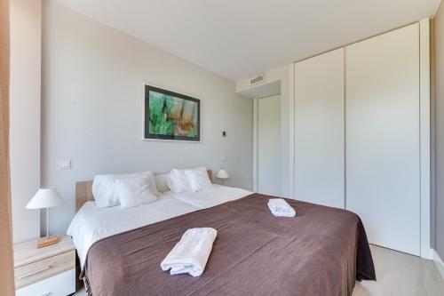 Edge Beachfront 2BR - 3 pools, 1 heated, spa, gym, cowork