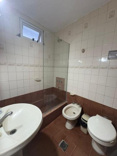 a bathroom with a sink and a toilet and a tub at La Magallanes in Santiago del Estero