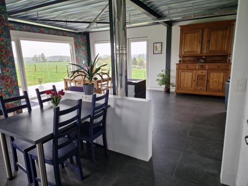 Posezení v ubytování L'Harmonie du Jardin Gîte