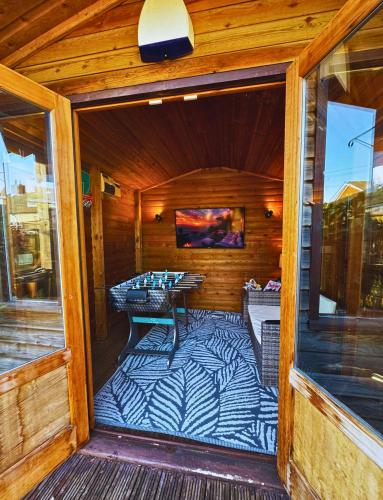 Ένα ή περισσότερα κρεβάτια σε δωμάτιο στο Luxury 3-Bed w- garden & game Room 5 mins from Chester