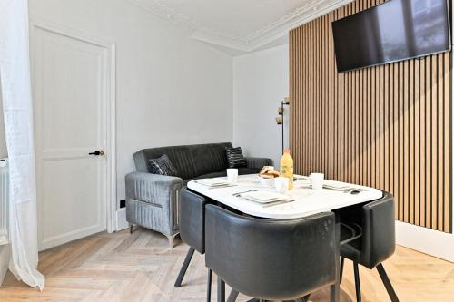 Modern Paris Moulin Rouge Apartment