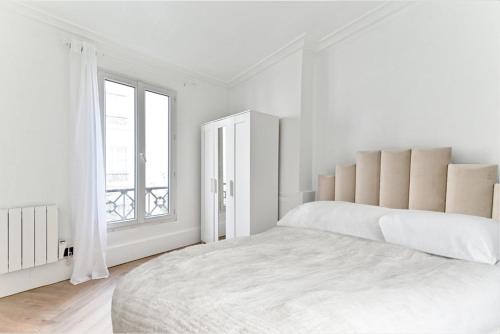 Modern Paris Moulin Rouge Apartment