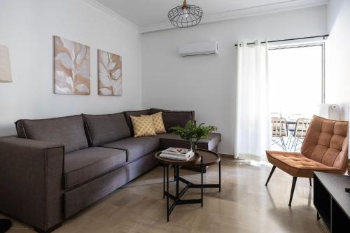Stylish 1BR Retreat Near Alimos Beach Tram
