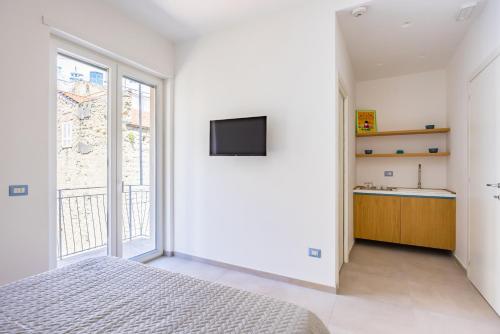 Brombeis Double Bedroom by NapoliApartments