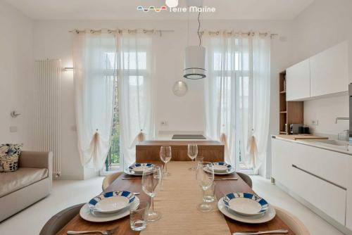 a living room with a table with wine glasses on it at Fedora, Terre Marine in La Spezia