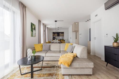 Skyline Living - Penthouse with Terrace and Parking