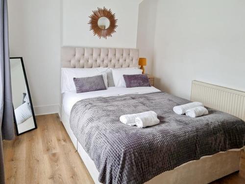 a bedroom with a large bed with two pillows on it at Evo Stays - 2 bedroom, 2 mins walk to Station in Gravesend