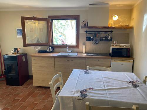Dapur atau dapur kecil di Rivolta home