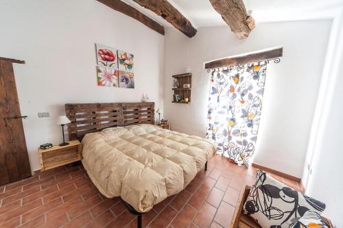 a bedroom with a large bed in a room at La Casetta di Zio Gino in Cingoli