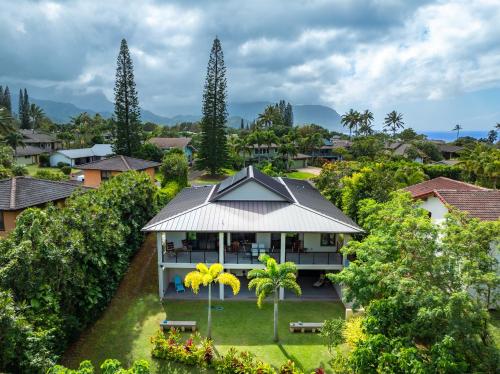 Taman di luar F-68 Princeville Paradise