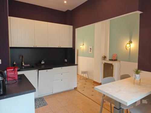 Spacious NEW Apt near Promenade up to 6 with AC