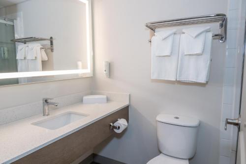 Ванная комната в Quality Inn & Suites