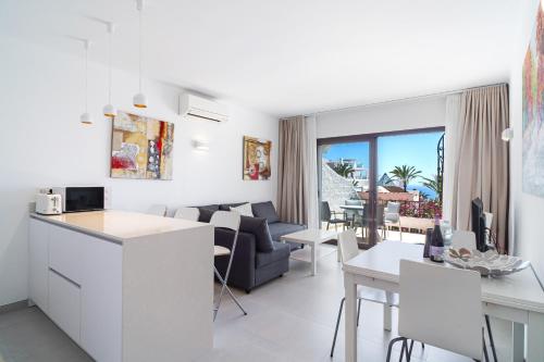 Hibiscos 33 Rooftop Vista by Casasol