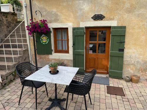 Photo de la galerie de l'établissement L'Etang de la Cure, à Colombier-en-Brionnais