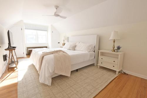 Katil atau katil-katil dalam bilik di Blue Cottage East Setauket
